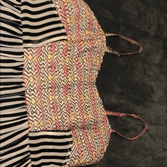 ** Fun dress just in time for the summer 🌞 - Picture 3 of 7